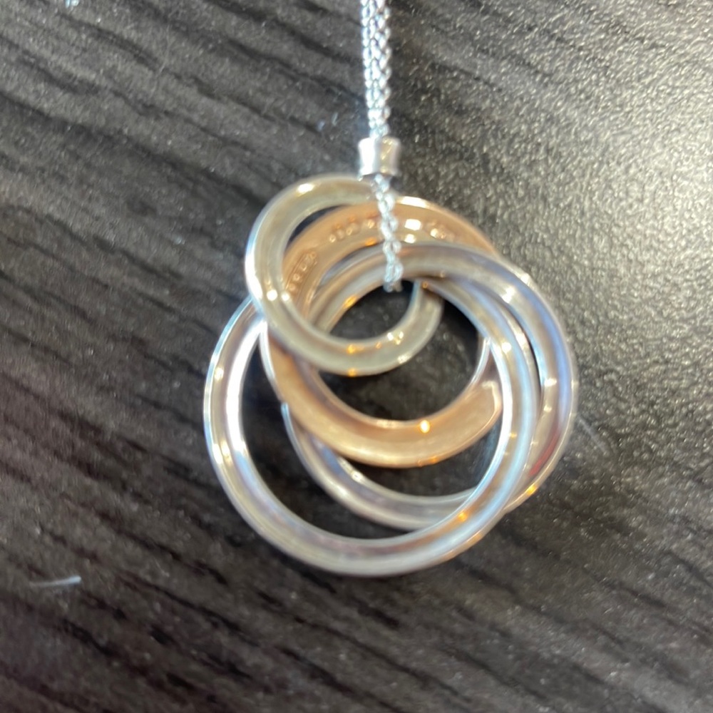 Beautiful Tiffany’s & co necklace. Great condition